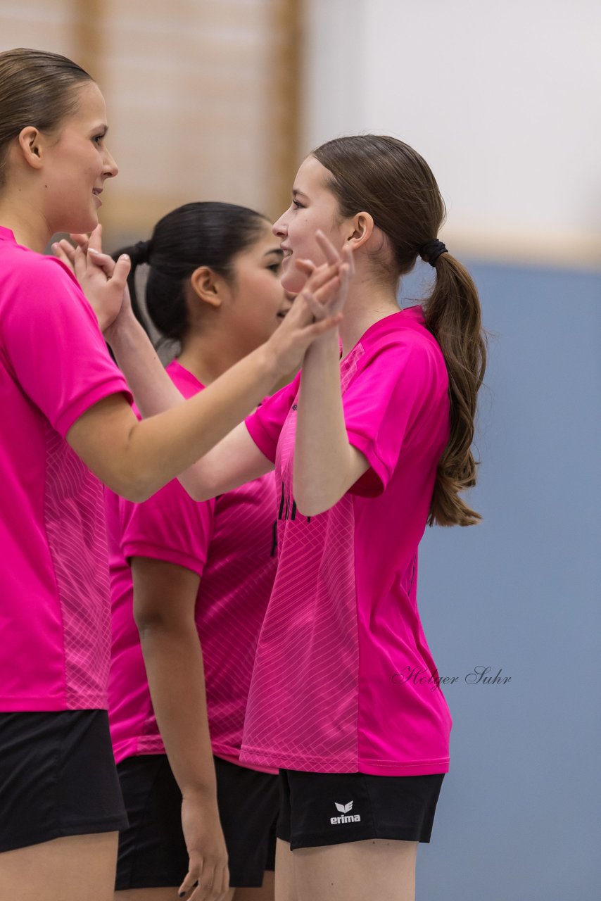 Bild 785 - B-Juniorinnen 2 Loewinnen Cup